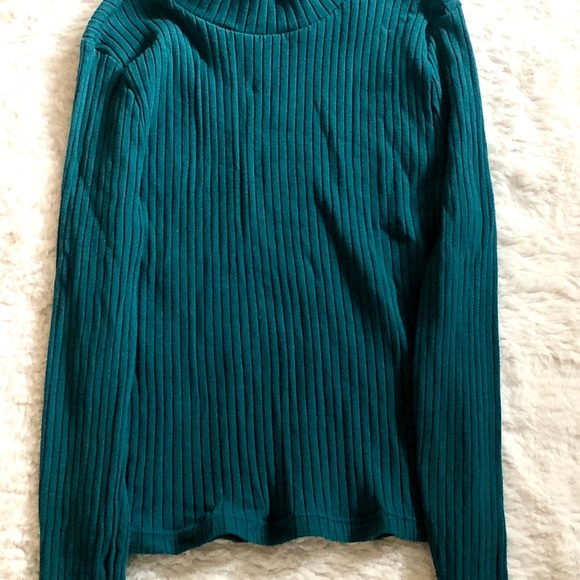 Ribbed Mock-Neck long Sleeve With Breathable Material - Picture 2 of 2